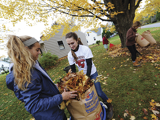 students bagging leaves